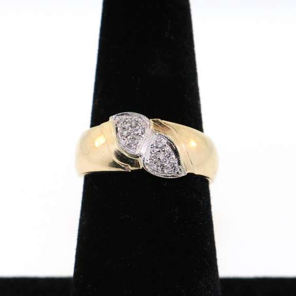 14kt Yellow Gold Diamond Cluster Ring with Leaf shape