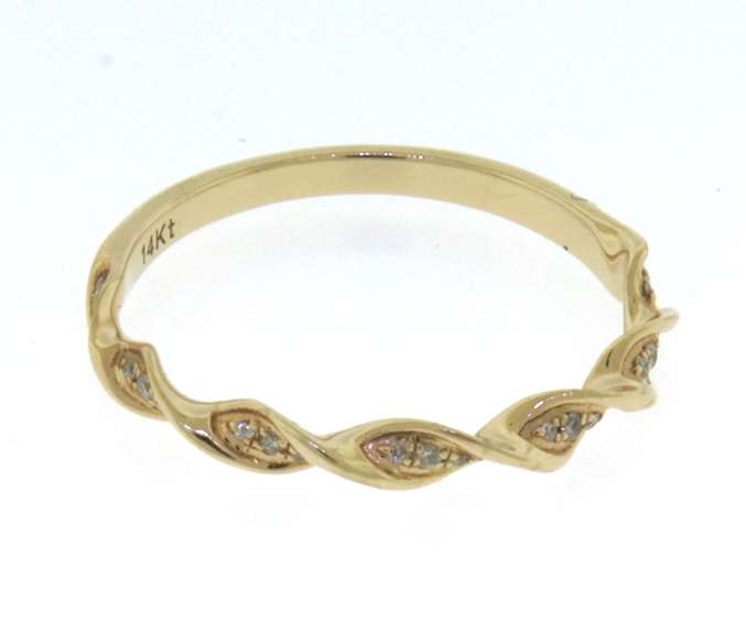 Exceptional 14kt YG Diamond Twisted Wave Band