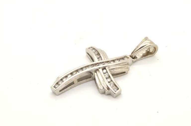 14 KT WHITE GOLD DIAMOND CROSS PENDANT