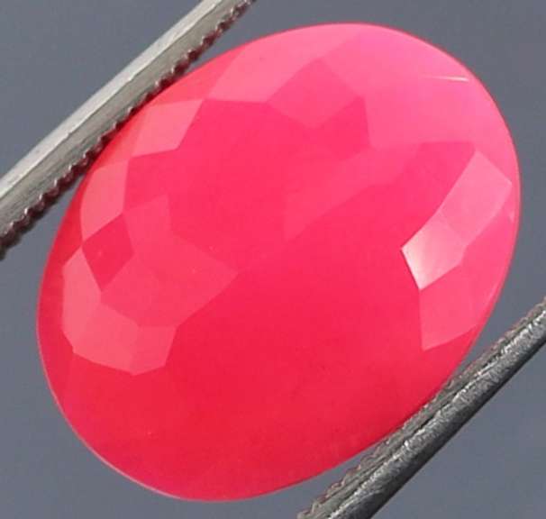Gorgeous 2.40ct faceted flamingo pink Opal