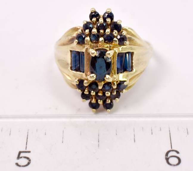 Fantastic Gallery of Blue Sapphires Set in Intricate Yellow Gold Ladies Ring