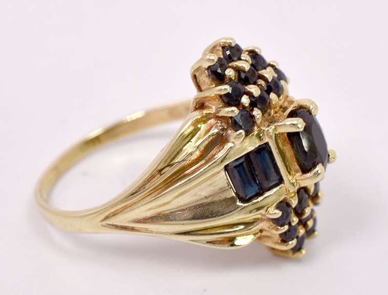 Fantastic Gallery of Blue Sapphires Set in Intricate Yellow Gold Ladies Ring
