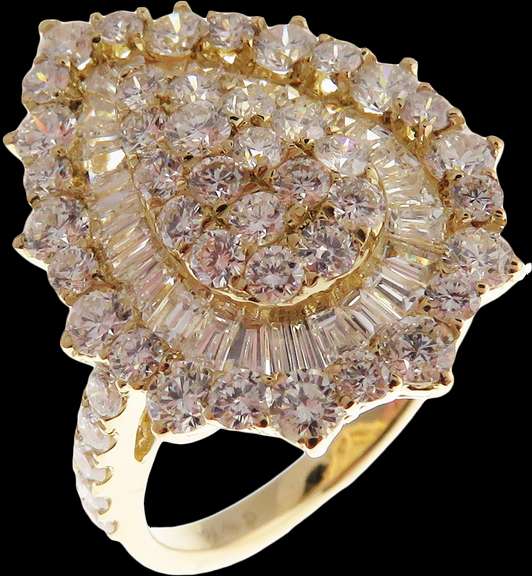 Fancy Diamond Ring in 18kt Yellow Gold