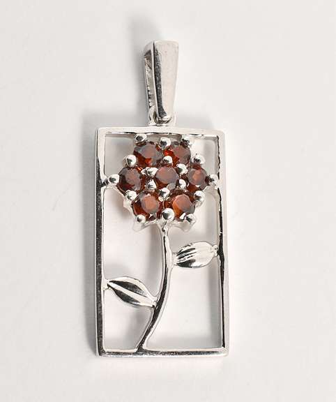 Fun WG Floral Garnet Pendant