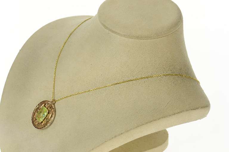 14K Yellow Gold Victorian Pisces Lime Quartz Zodiac Sign Charm/Pendant