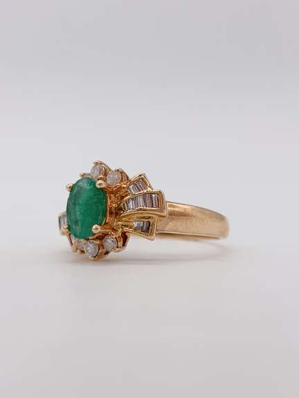 18kt Yellow Gold Emerald & Diamond Cocktail Ring