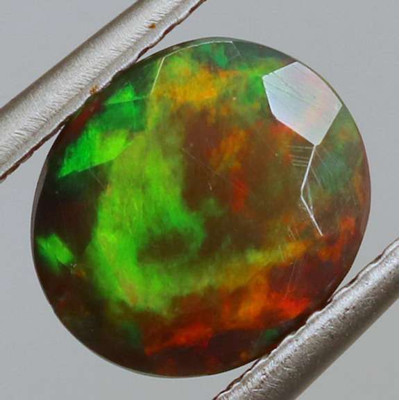 Full body flashing 1.72ct Welo Black Opal