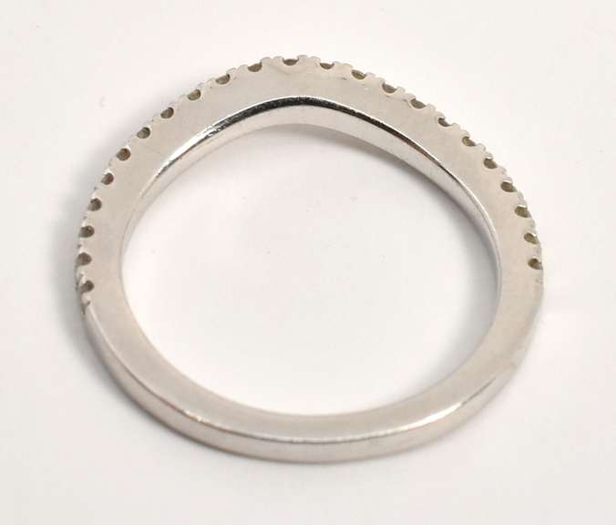 Pretty 14k Wavy Diamond Band