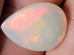 Ravishing 7.87ct snow white Welo Opal