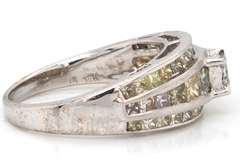 LADIES 18 KT WHITE GOLD DIAMOND RING.