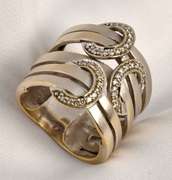 Unique Wide 18k WG ring with Diamonds