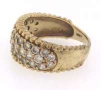 Spectacular 10kt yellow gold diamond band ring