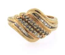 Pretty 10kt yellow gold diamond band ring