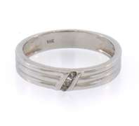 14k white gold diamond ring with 3 round diamonds