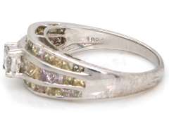 LADIES 18 KT WHITE GOLD DIAMOND RING.