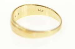 14K Yellow Gold Graduated Diamond Grooved Wedding Band Ring