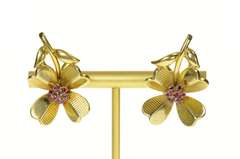 18K Yellow Gold 1960's Ruby Cluster 4 Leaf Clover Clip On Earrings