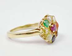 Wonderful Multi-Gemstone ring in 18K Yellow Gold