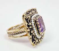 Jawdropping Amethyst Coctail Ring in 14K Yellow Gold
