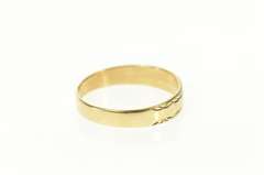 14K Yellow Gold Retro Scroll Pattern Graduated Wedding Band Ring