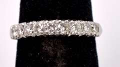 Beautiful Ladies Platinum Ring with Sparkling Diamonds