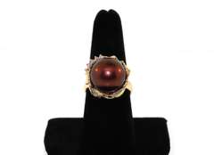 Magnificant 14kt Yellow Gold Pearl Ring with round Diamonds