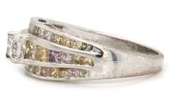 LADIES 18 KT WHITE GOLD DIAMOND RING.