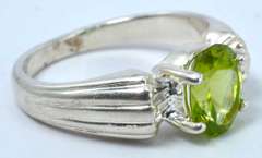 Sterling Silver Green Gemstone Ring.
