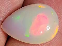 Ravishing 7.87ct snow white Welo Opal