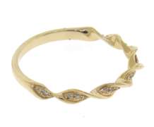 Exceptional 14kt YG Diamond Twisted Wave Band