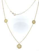 Attractive 18kt Flower Necklace with Dangle Earrings