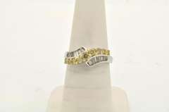 LADIES 18 KT WHITE GOLD DIAMOND RING