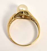 Contemporary Single Pearl Ring