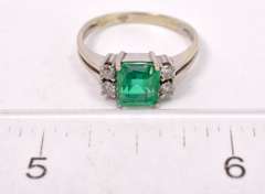 Classy Ladies Emerald Ring with Diamonds in 14KT White Gold
