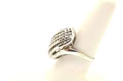 LADIES 14 KT WHITE GOLD DIAMOND RING
