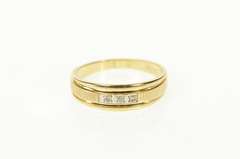 14K Yellow Gold Graduated Diamond Grooved Wedding Band Ring
