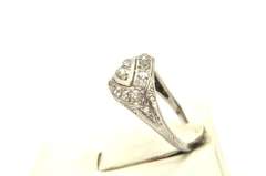 LADIES PLATINUM ANTIQUE DIAMOND RING