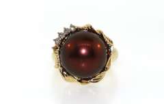 Magnificant 14kt Yellow Gold Pearl Ring with round Diamonds