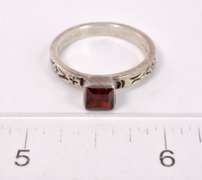 Beautiful Garnet ring in Sterling Silver