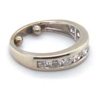 18KT WHITE GOLD DIAMOND BAND.