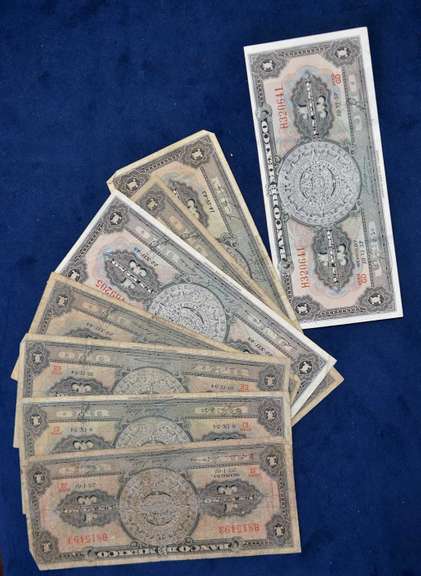 Lot Of 8 Bank Of Mexico Aztec Calendar One Peso.