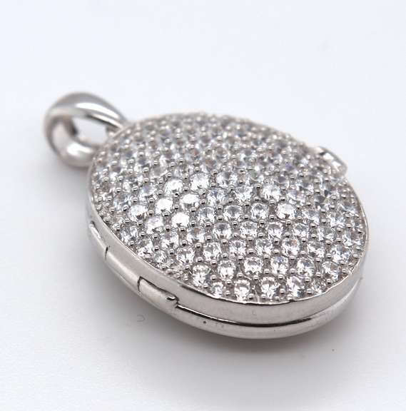 Mesmorizing Oval Locket with Cubic Zirconias