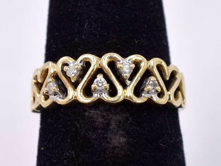 Heart Motif Diamond Band Ring in Gold