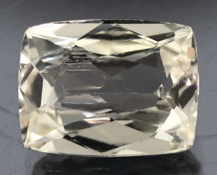 Striking 7.55ct high fire champagne Kunzite