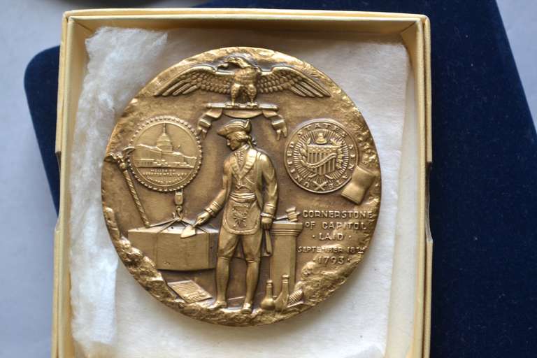 20 Assorted Mainly Patriotic US Medals