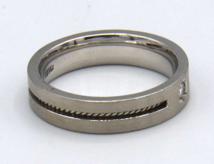 MENS 14 KT WHITE GOLD WEDDING BAND WITH DIAMOND