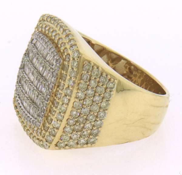 Attractive +3ctw Diamond Ring