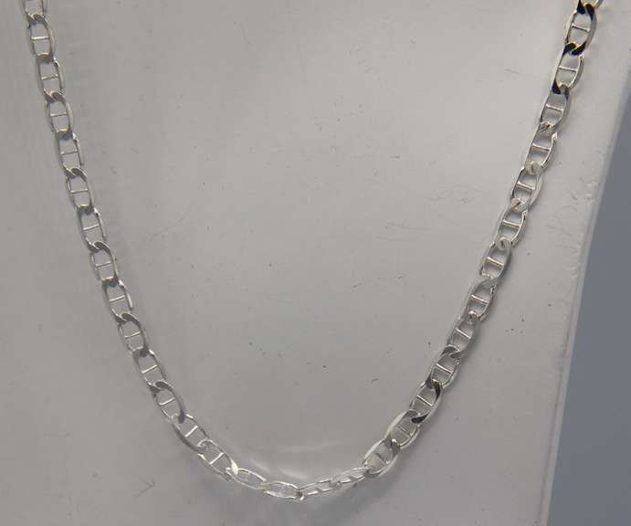 Pretty Sterling Silver Gucci Chain Necklace