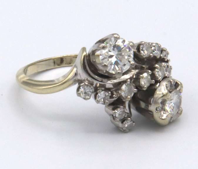 LADIES 14KT WHITE GOLD DIAMOND RING