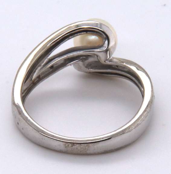 Elegant White Gold Crossover Pearl and Diamond Ring